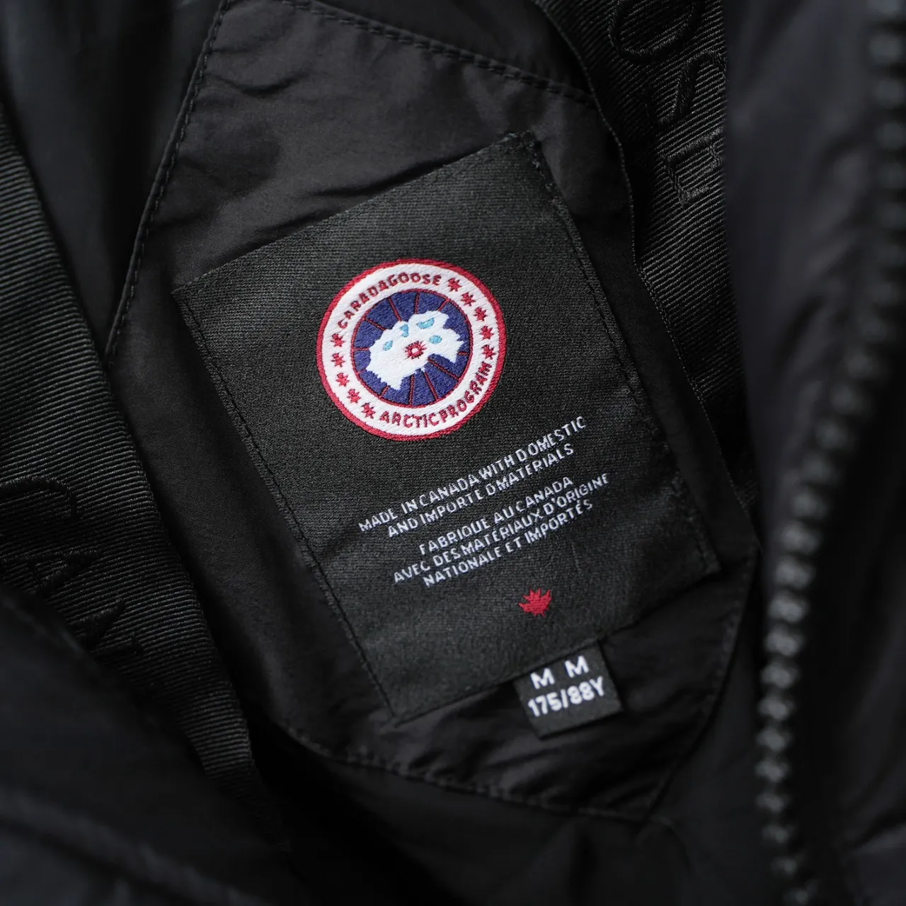 P780 CANADA GOOSE丨Canada Goose 2802 Sleeve Logo Stand Collar Down Jacket Color: Black Red Logo Size: XS-XXL